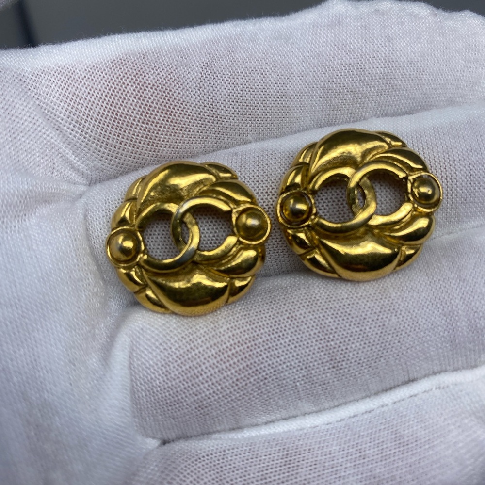 Chanel Vintage Round Gold CC Mark Hollow Type Earrings 80s - Picture 14 of 16